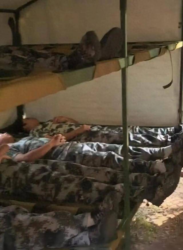 军训在野外住帐篷背后真相竟如此有趣!mg不朽情缘游戏试玩哈工大新生回应(图1) 军训在野外住帐篷背后真相竟如此有趣!mg不朽情缘游戏试玩哈工大新生回应(图1)