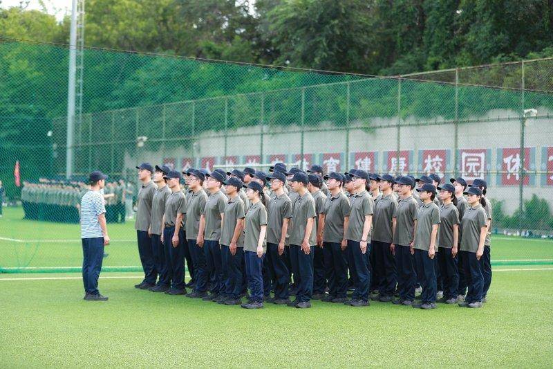 军训在野外住帐篷背后真相竟如此有趣!mg不朽情缘游戏试玩哈工大新生回应(图3) 军训在野外住帐篷背后真相竟如此有趣!mg不朽情缘游戏试玩哈工大新生回应(图3)